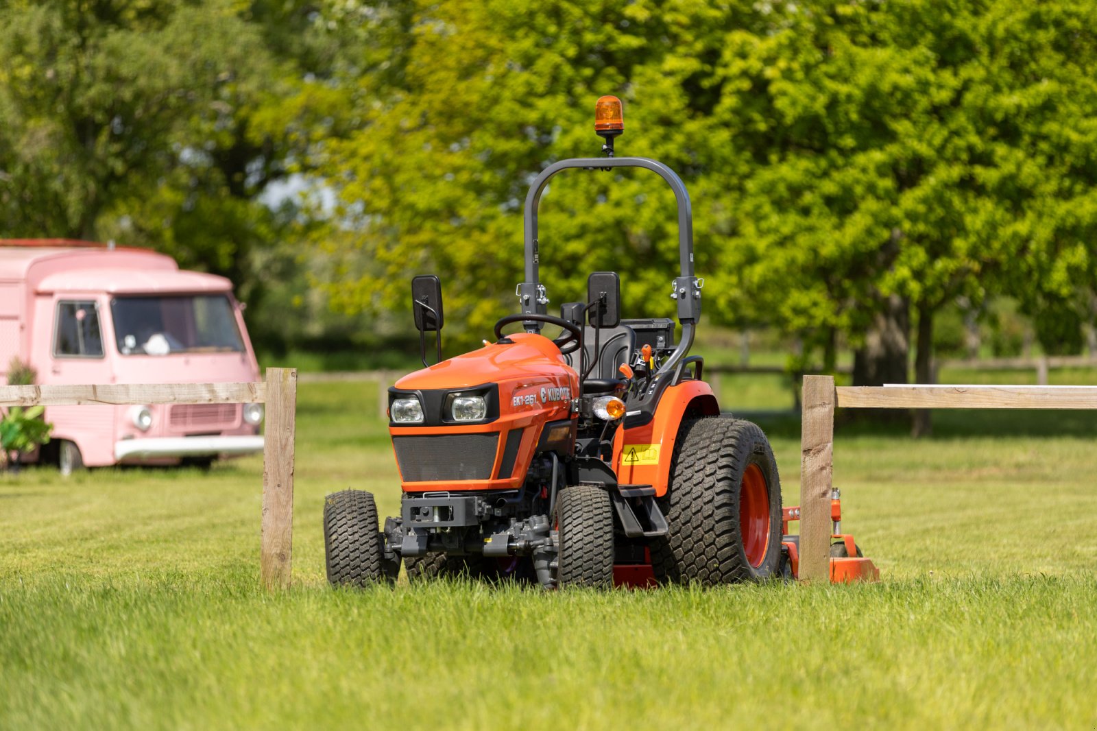 Kommunaltraktor des Typs Kubota EK1-261, Neumaschine in Olpe (Bild 22)