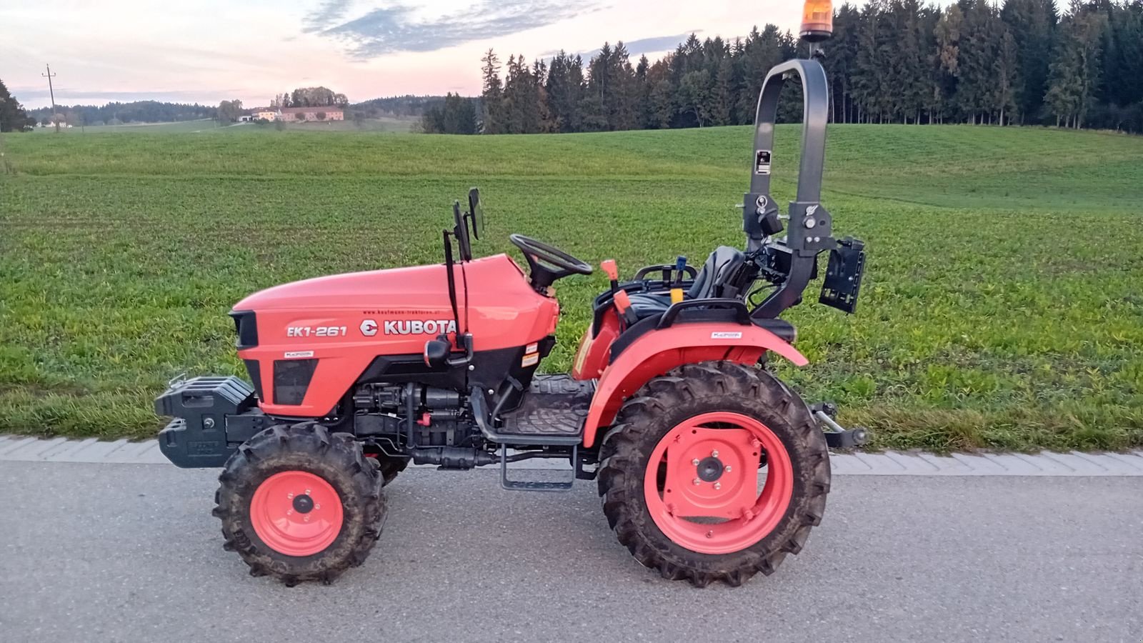 Kommunaltraktor des Typs Kubota EK1-261, Neumaschine in NATTERNBACH (Bild 11)