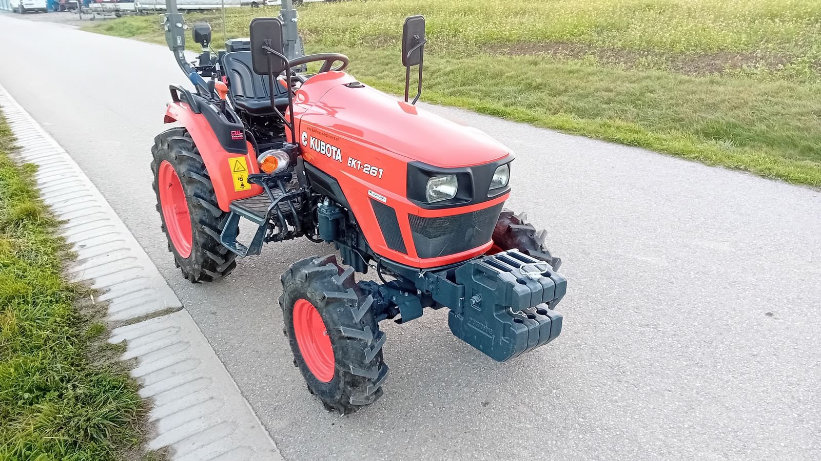 Kommunaltraktor des Typs Kubota EK1-261, Neumaschine in NATTERNBACH (Bild 10)