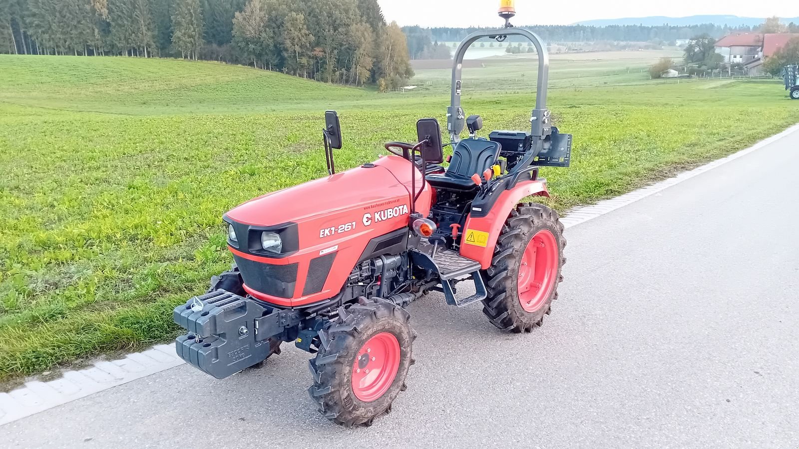 Kommunaltraktor des Typs Kubota EK1-261, Neumaschine in NATTERNBACH (Bild 12)