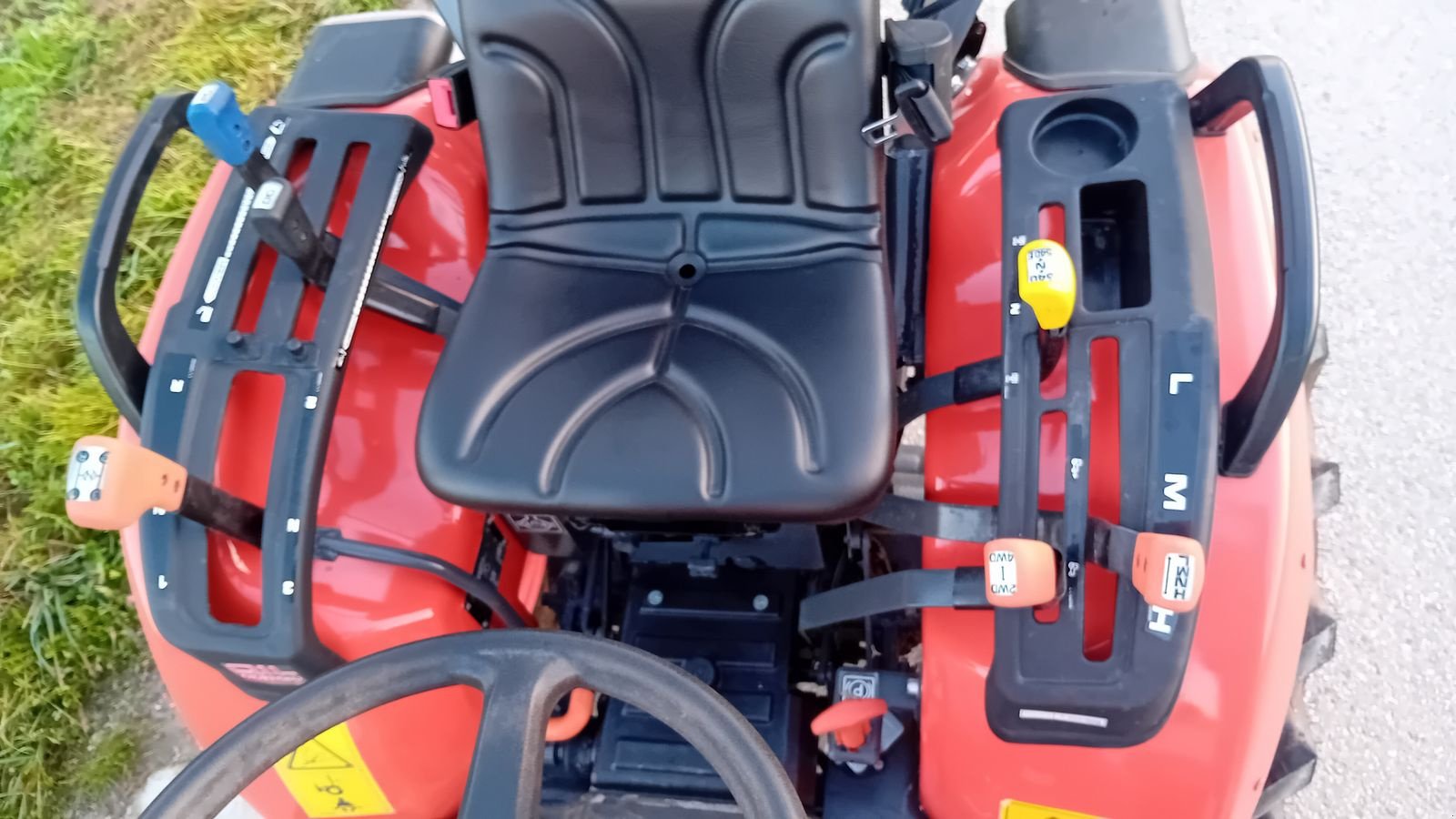 Kommunaltraktor des Typs Kubota EK1-261, Neumaschine in NATTERNBACH (Bild 8)