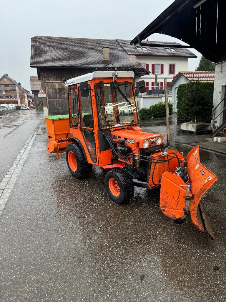 Kommunaltraktor typu Kubota HST 7100, Gebrauchtmaschine v Jonen (Obrázek 1)