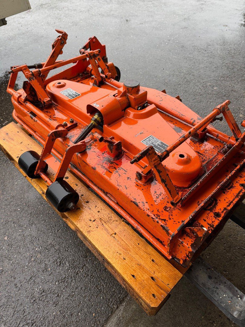 Kommunaltraktor typu Kubota HST 7100, Gebrauchtmaschine v Jonen (Obrázek 6)