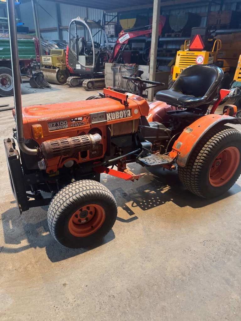 Kommunaltraktor typu Kubota HST 7100, Gebrauchtmaschine v Jonen (Obrázek 7)