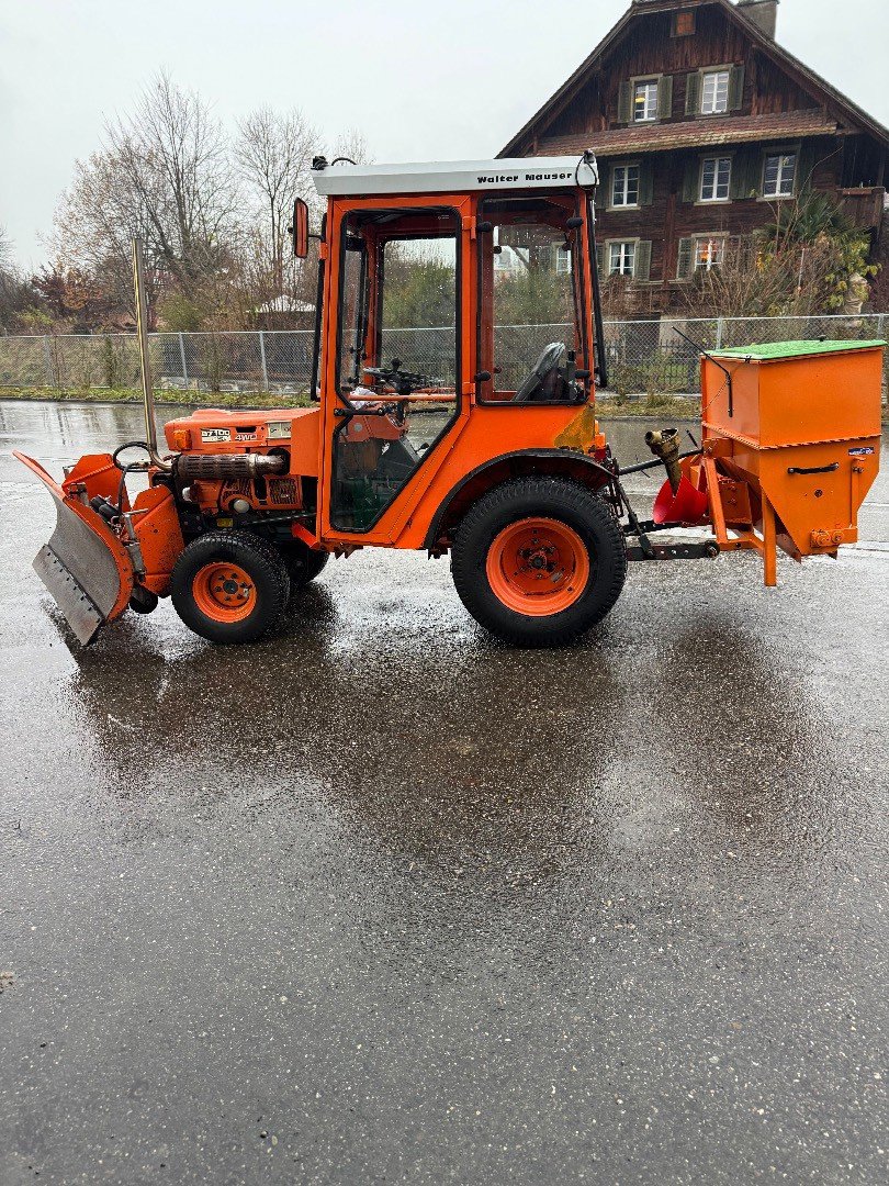 Kommunaltraktor typu Kubota HST 7100, Gebrauchtmaschine v Jonen (Obrázek 4)