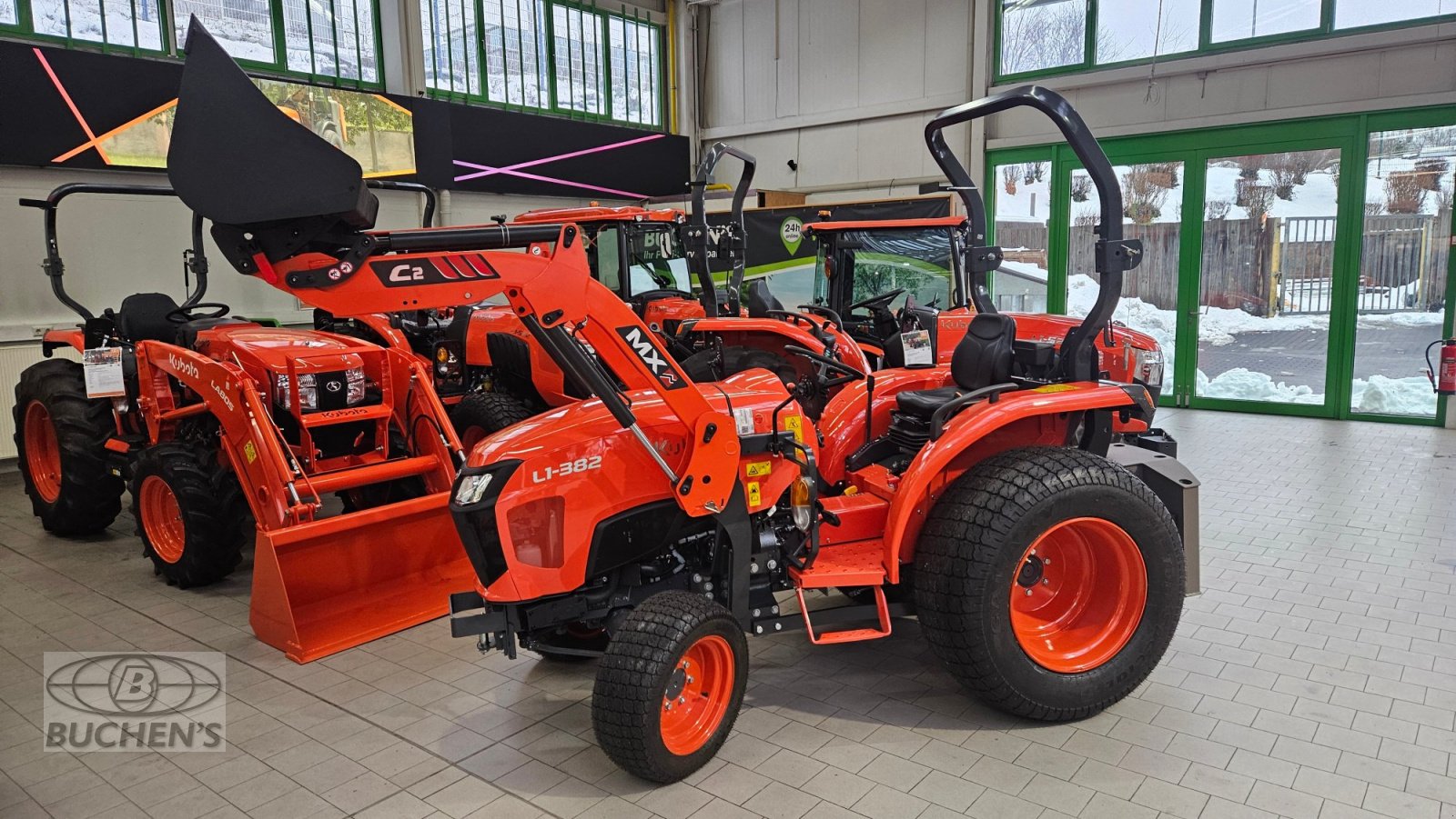 Kommunaltraktor of the type Kubota L1-382 D, Neumaschine in Olpe (Picture 3)