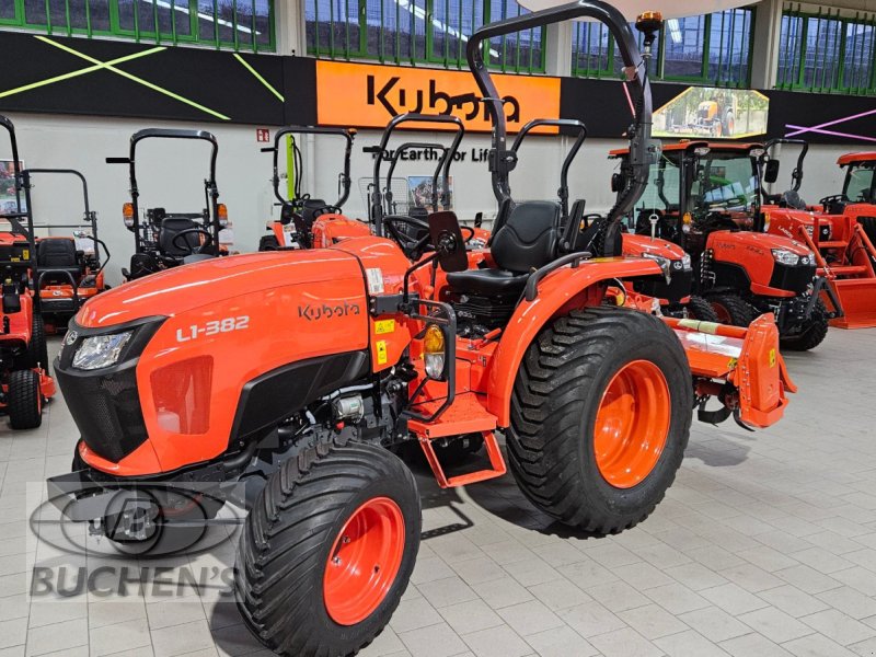 Kommunaltraktor del tipo Kubota L1-382 D, Neumaschine In Olpe