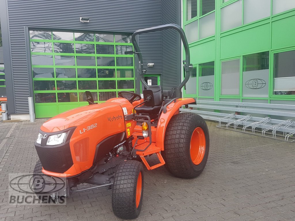 Kommunaltraktor des Typs Kubota L1-382 Galaxy Turf ab 0,99%, Neumaschine in Olpe (Bild 15)