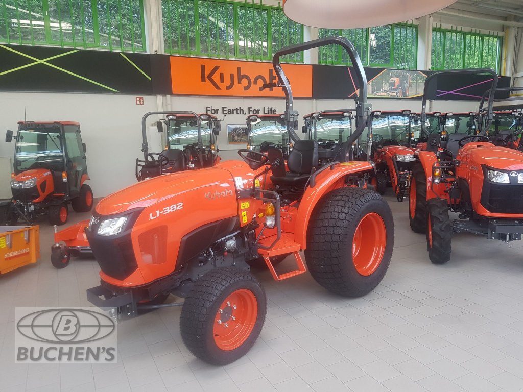 Kommunaltraktor des Typs Kubota L1-382 Galaxy Turf ab 0,99%, Neumaschine in Olpe (Bild 12)