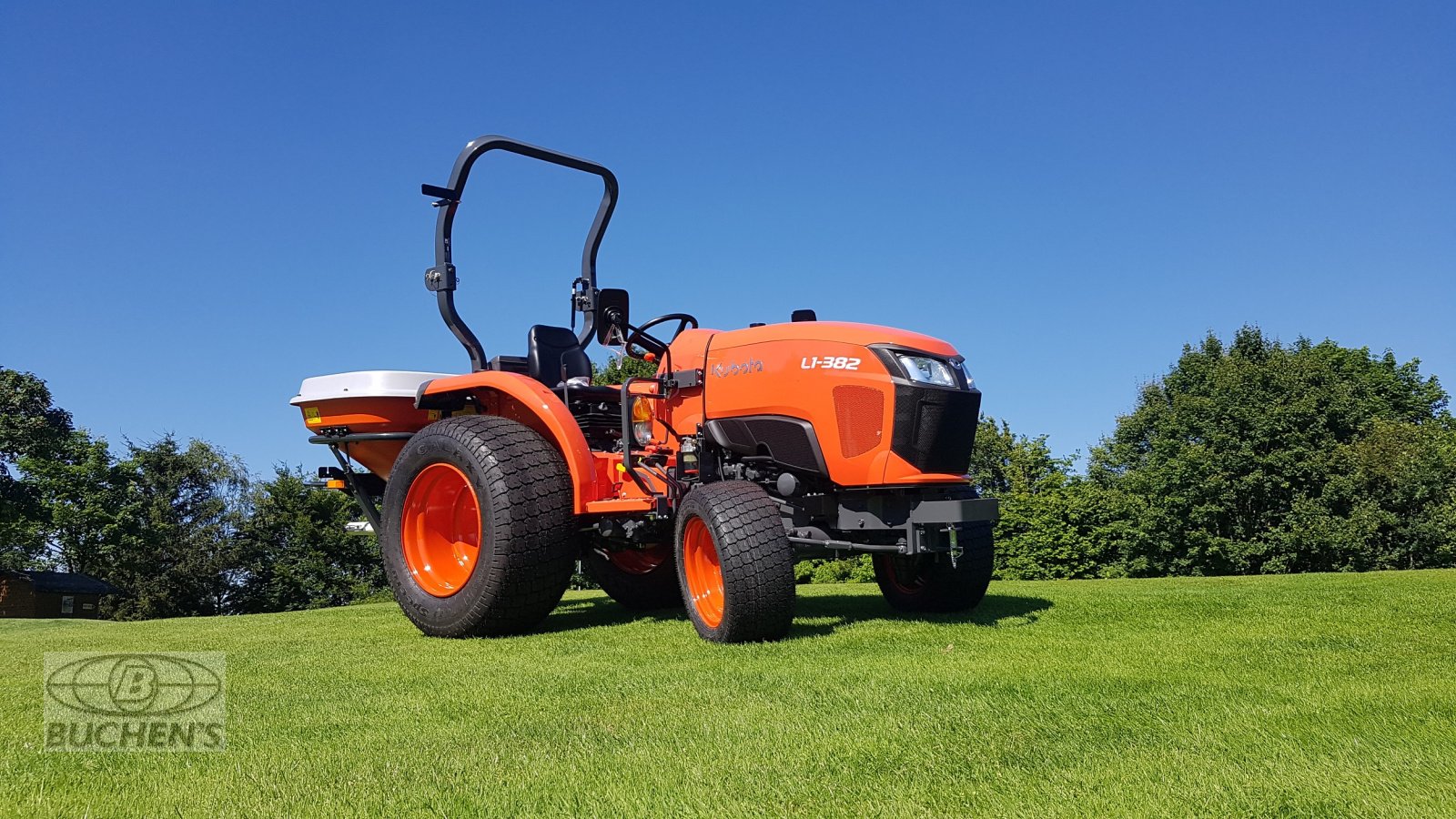 Kommunaltraktor des Typs Kubota L1-382 Galaxy Turf ab 0,99%, Neumaschine in Olpe (Bild 2)
