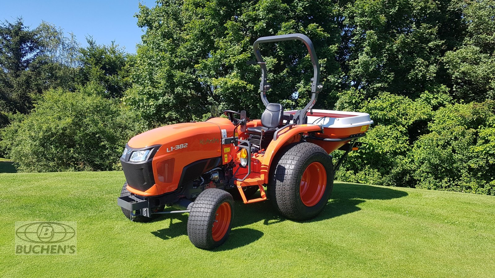 Kommunaltraktor des Typs Kubota L1-382 Galaxy Turf ab 0,99%, Neumaschine in Olpe (Bild 5)