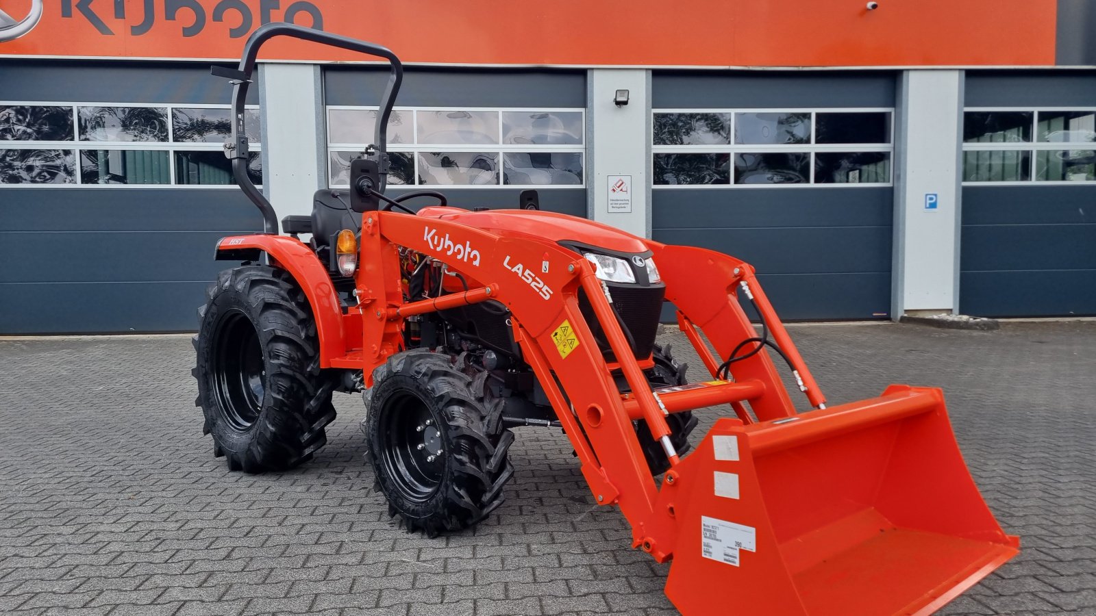 Kommunaltraktor типа Kubota L1-382 H Frontlader, Neumaschine в Olpe (Фотография 9)