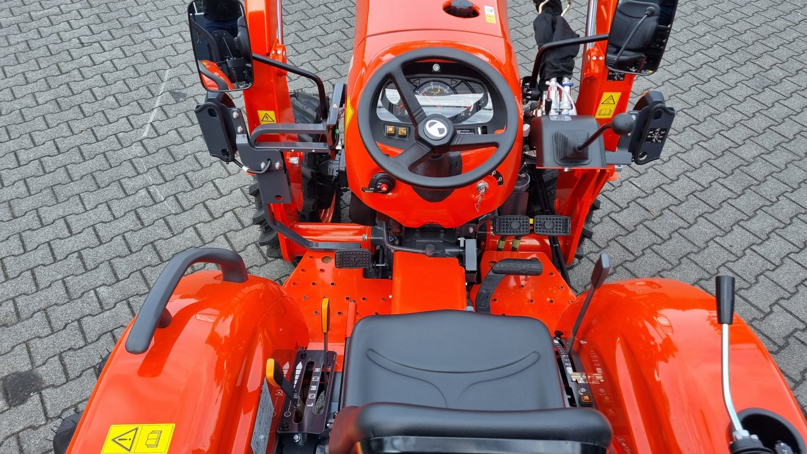 Kommunaltraktor des Typs Kubota L1-382 HST Vorführmaschine, Neumaschine in Olpe (Bild 12)