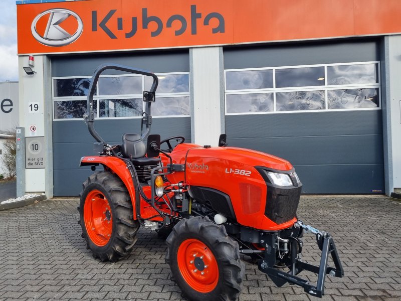 Kubota L1-382 HST, Gebrauchtmaschine, Rok výroby: 2022, Moto-hodiny: 102 Hodin (Obrázek 1) Kommunaltraktor typu Kubota L1-382 HST, Gebrauchtmaschine v Olpe (Obrázek 1)