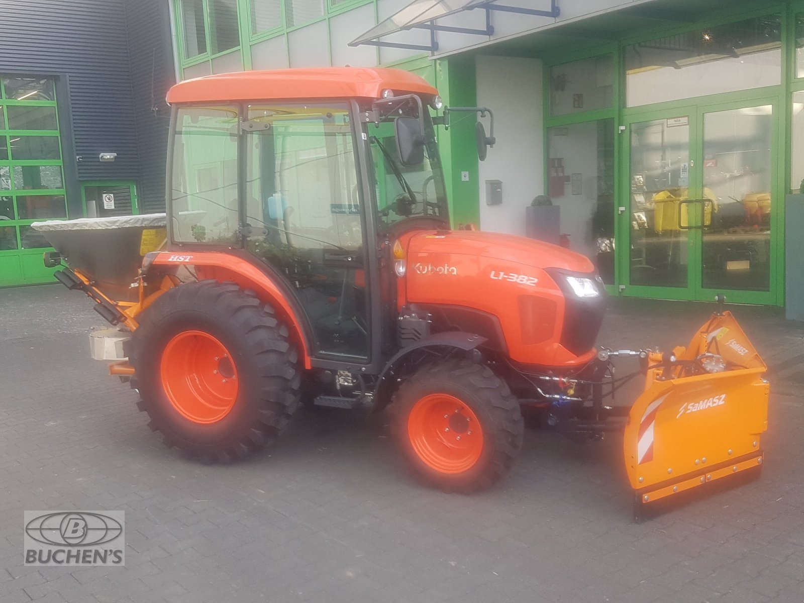 Kommunaltraktor des Typs Kubota L1-382 Winterdienstpaket, Neumaschine in Olpe (Bild 4)