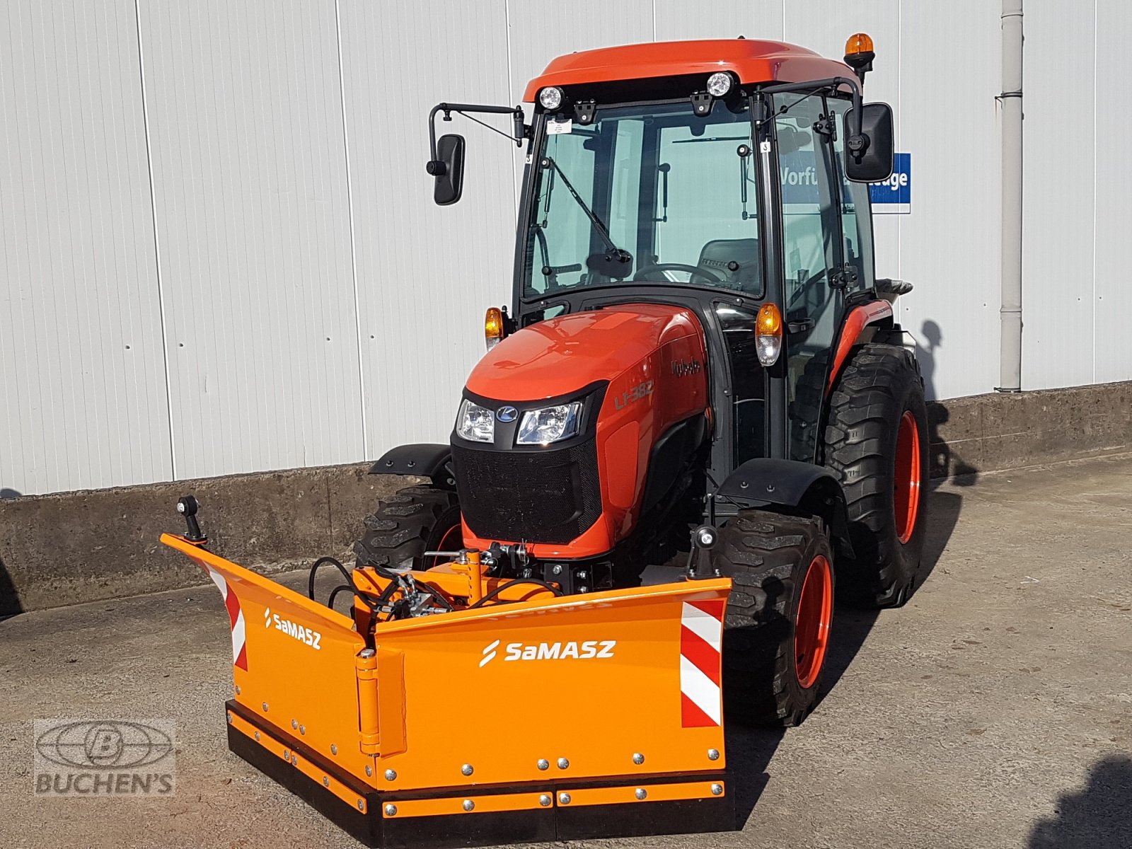 Kommunaltraktor des Typs Kubota L1-382 Winterdienstpaket, Neumaschine in Olpe (Bild 3)