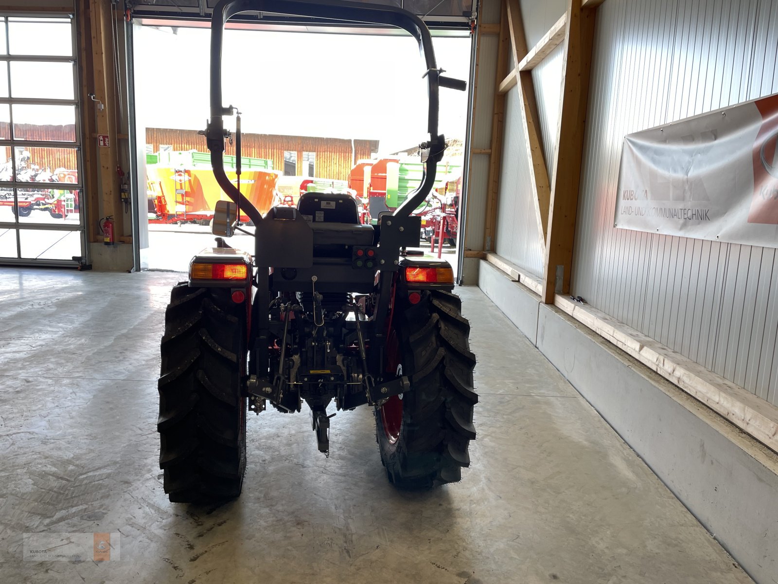 Kommunaltraktor des Typs Kubota L1-382, Neumaschine in Biessenhofen (Bild 3)