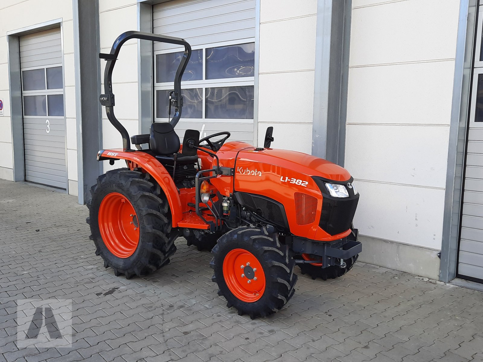 Kommunaltraktor des Typs Kubota L1-382, Neumaschine in Antdorf (Bild 1)