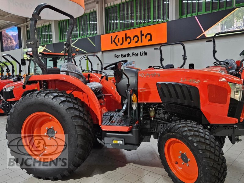Kommunaltraktor of the type Kubota L1-452 D, Neumaschine in Olpe