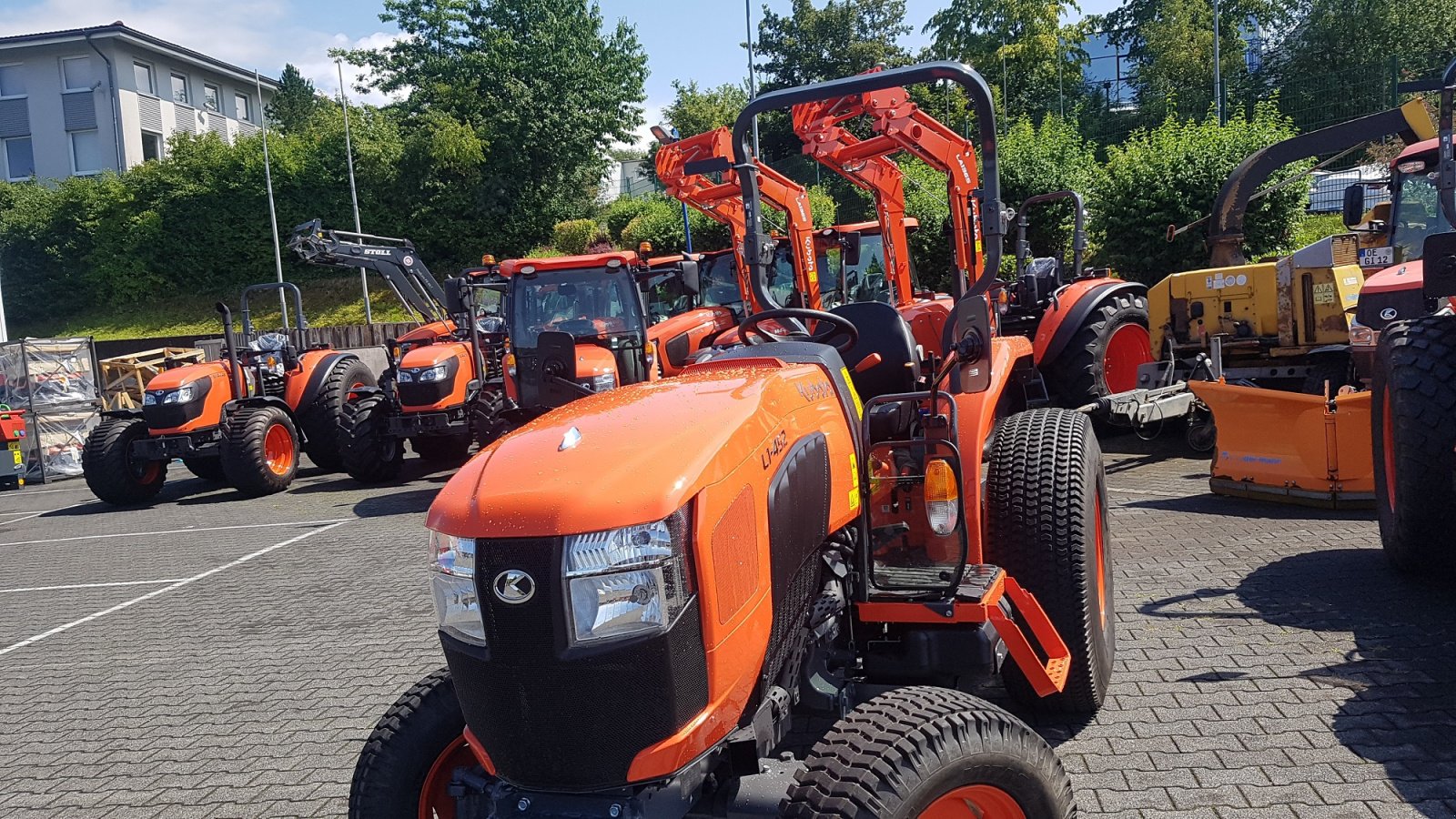 Kommunaltraktor des Typs Kubota L1-452 D, Neumaschine in Olpe (Bild 3)