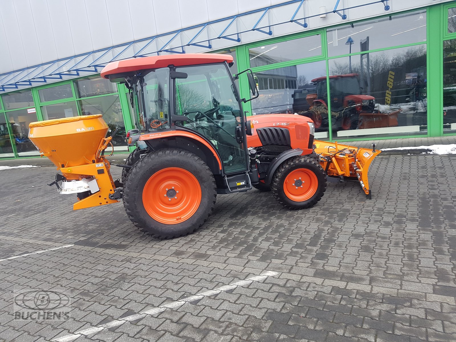 Kommunaltraktor des Typs Kubota L2-452 H Winterdienstpaket, Neumaschine in Olpe (Bild 2)
