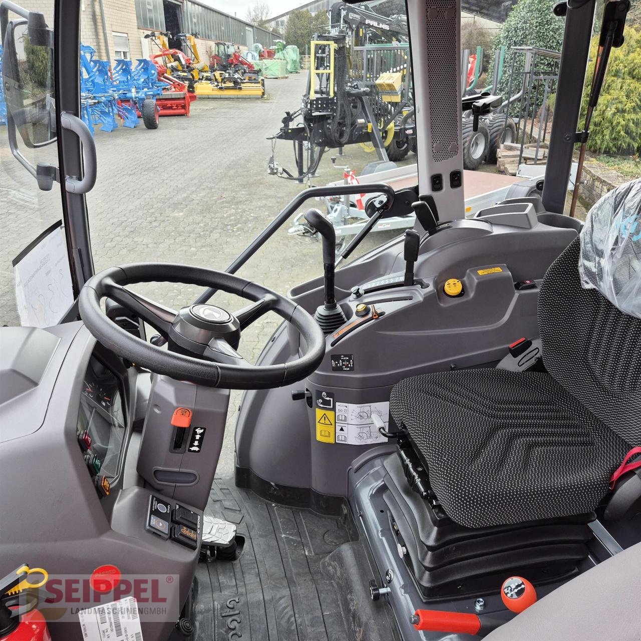 Kommunaltraktor des Typs Kubota L2-452 Winteraktion FH+FZ, Neumaschine in Groß-Umstadt (Bild 3)