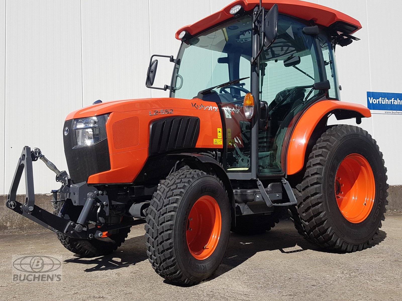 Kommunaltraktor des Typs Kubota L2-552 H CAB  Winterdienstpaket, Neumaschine in Olpe (Bild 5)