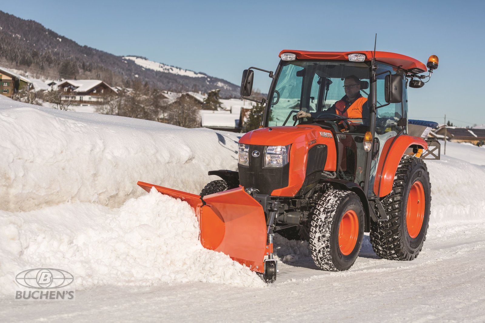 Kommunaltraktor des Typs Kubota L2-662  Winterdienstpaket, Neumaschine in Olpe (Bild 3)