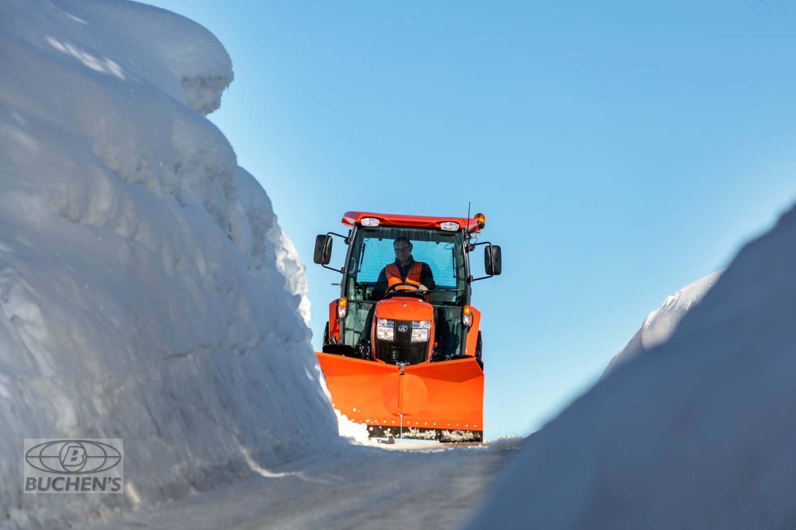 Kommunaltraktor des Typs Kubota L2-662  Winterdienstpaket, Neumaschine in Olpe (Bild 4)