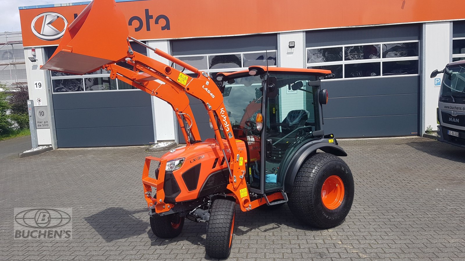 Kommunaltraktor tip Kubota LX351 CAB ab 0,99%, Neumaschine in Olpe (Poză 2)