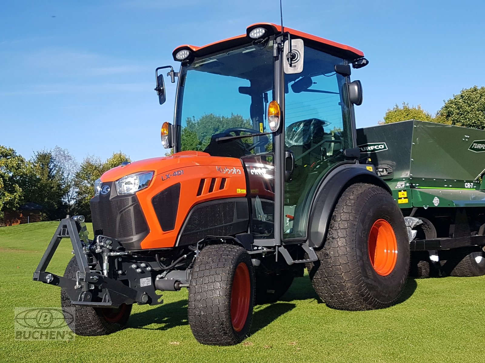 Kommunaltraktor del tipo Kubota LX401 CAB, Neumaschine In Olpe (Immagine 2)