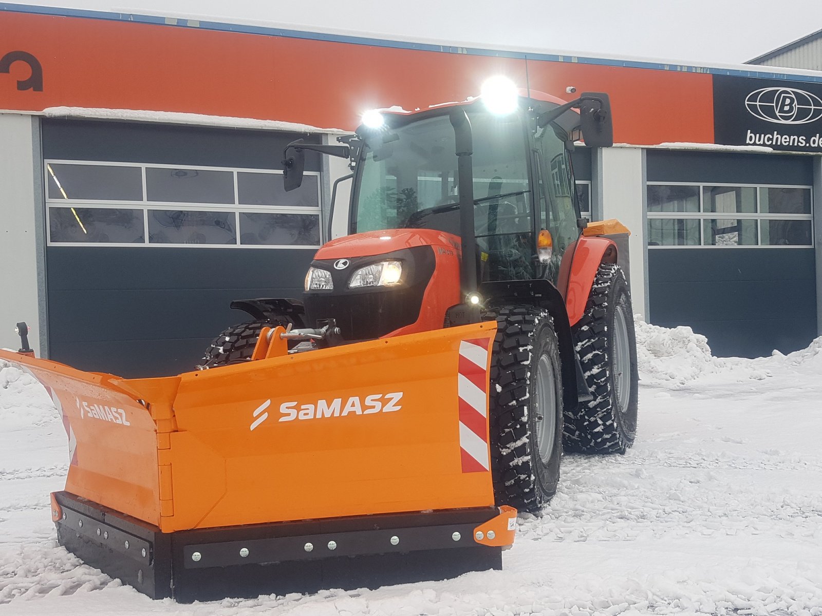 Kommunaltraktor des Typs Kubota M4-073CAB Winterdienstpaket, Neumaschine in Olpe (Bild 1)