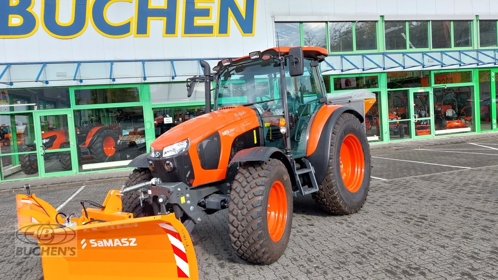 Kommunaltraktor des Typs Kubota M5-112 CAB Winterdienstpaket, Neumaschine in Olpe (Bild 1)