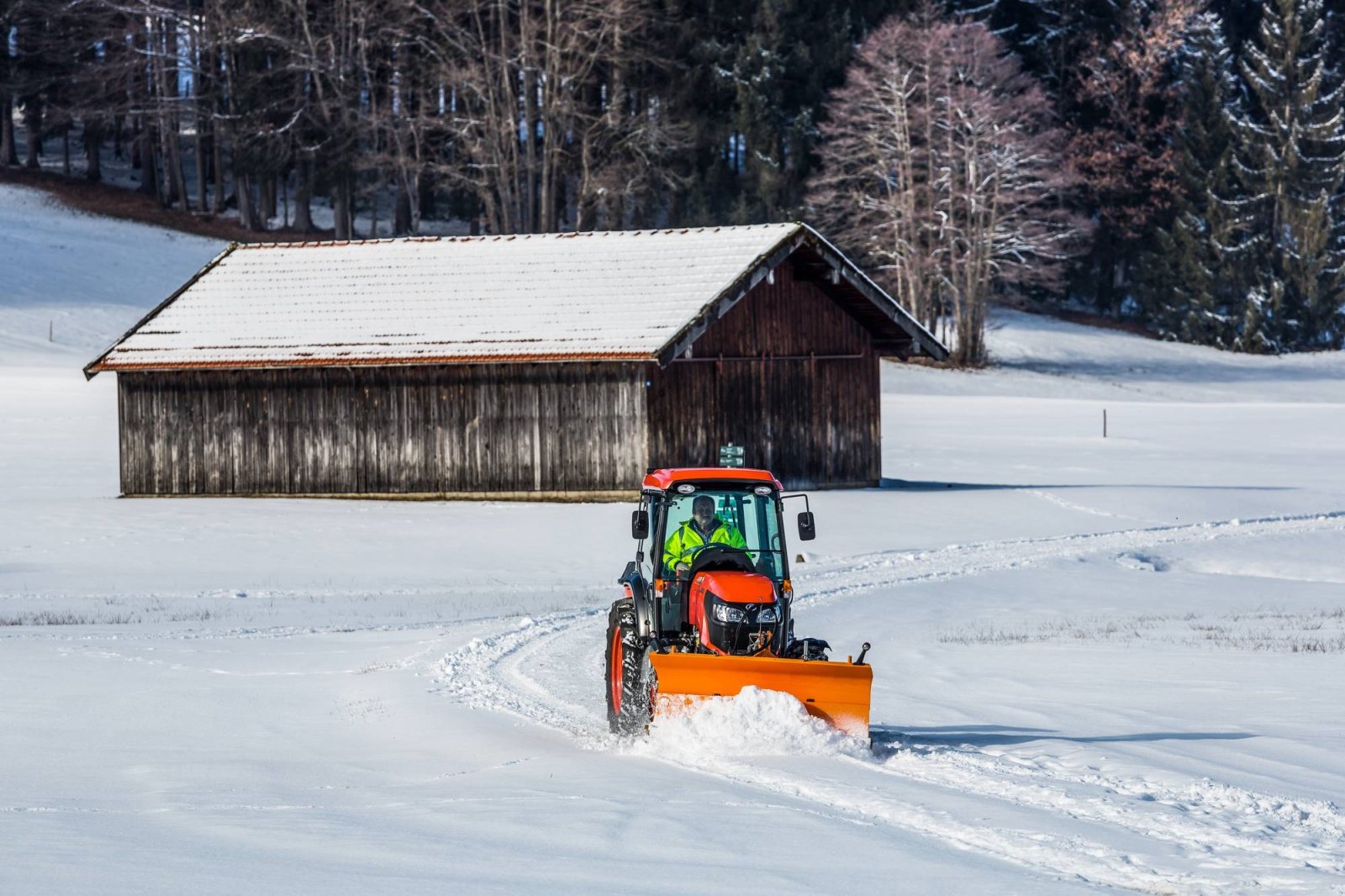 Kommunaltraktor des Typs Kubota M5072 Narrow Winterdienstpaket, Neumaschine in Olpe (Bild 5)