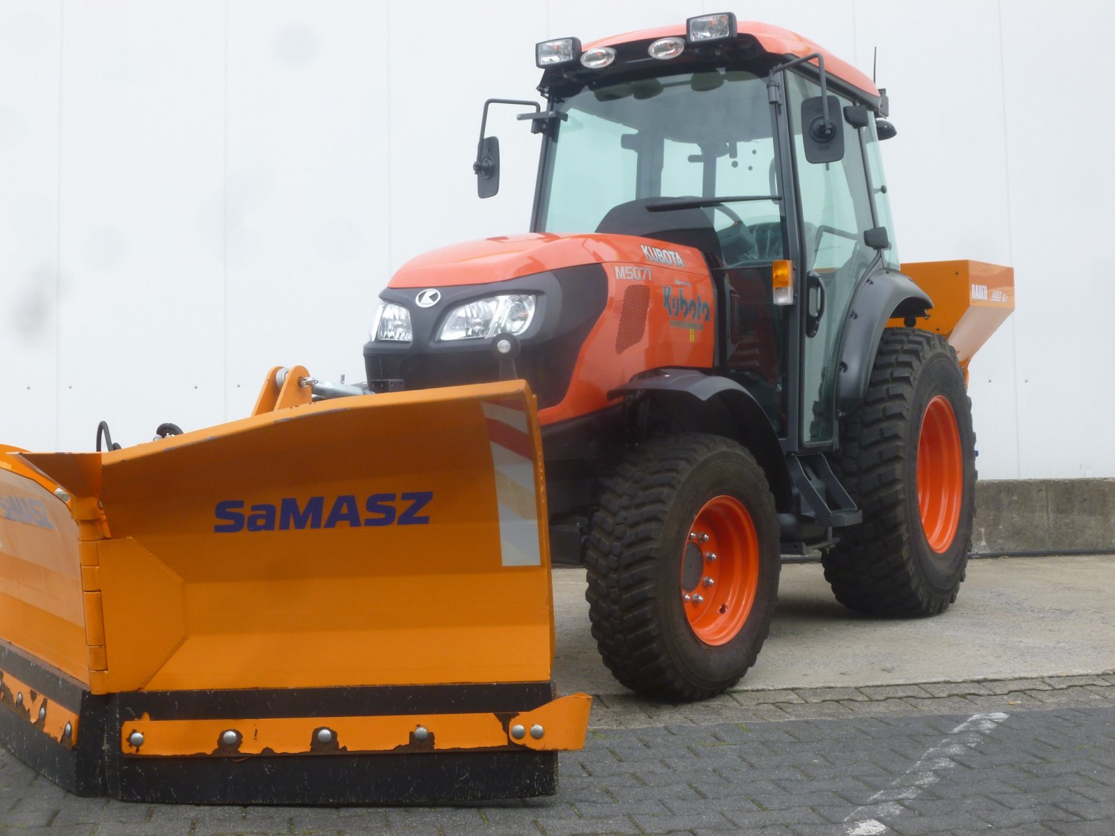 Kommunaltraktor des Typs Kubota M5072 Narrow Winterdienstpaket, Neumaschine in Olpe (Bild 12)