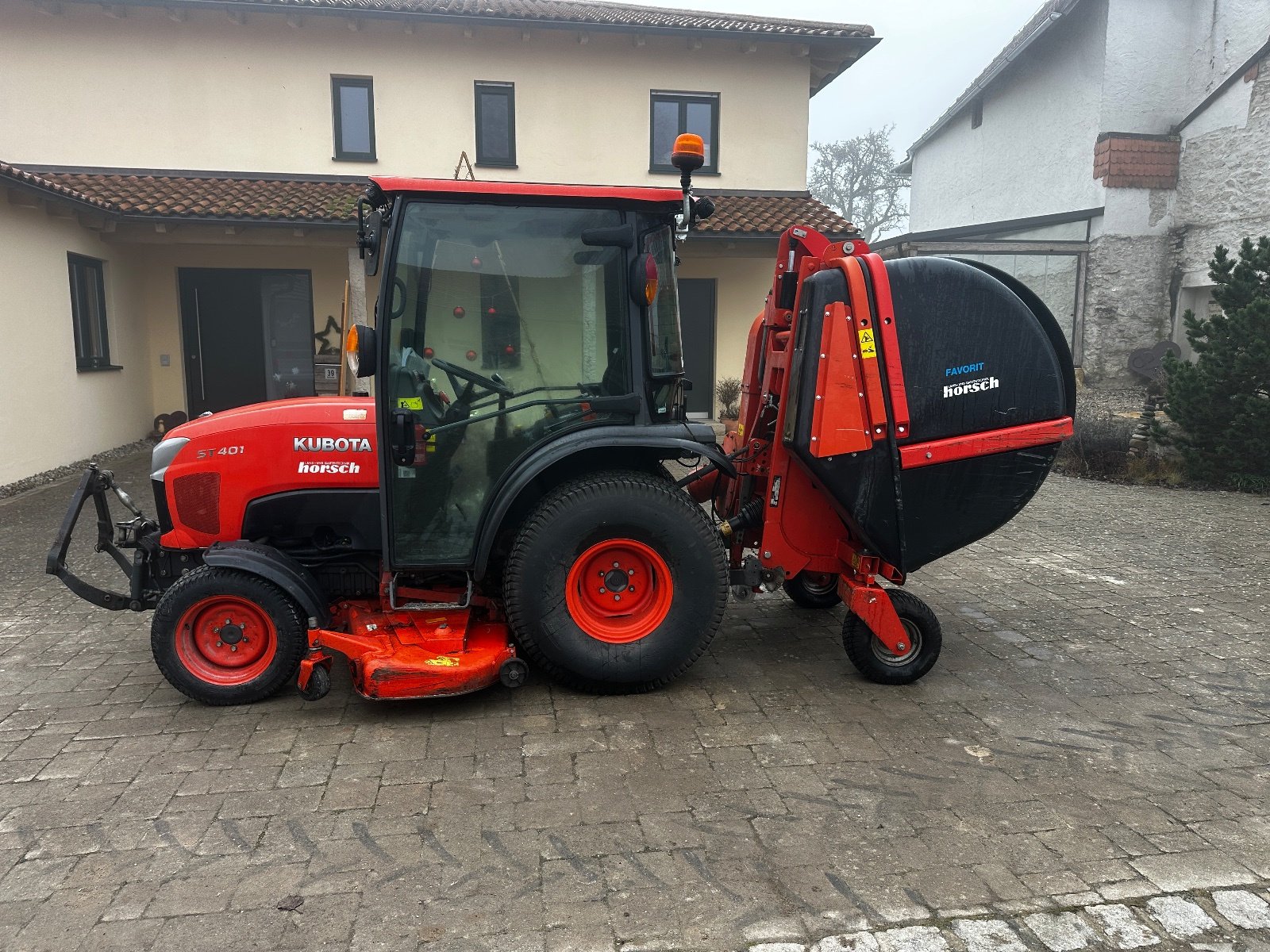 Kommunaltraktor typu Kubota ST401 Winter, Gebrauchtmaschine v Kaldorf (Obrázek 1)