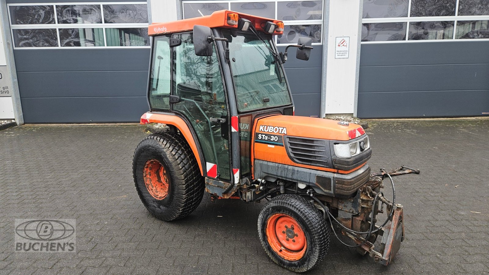 Kommunaltraktor des Typs Kubota STa-30, Gebrauchtmaschine in Olpe (Bild 1)