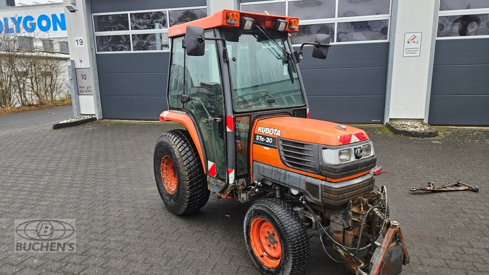 Kommunaltraktor des Typs Kubota STa-30, Gebrauchtmaschine in Olpe (Bild 2)