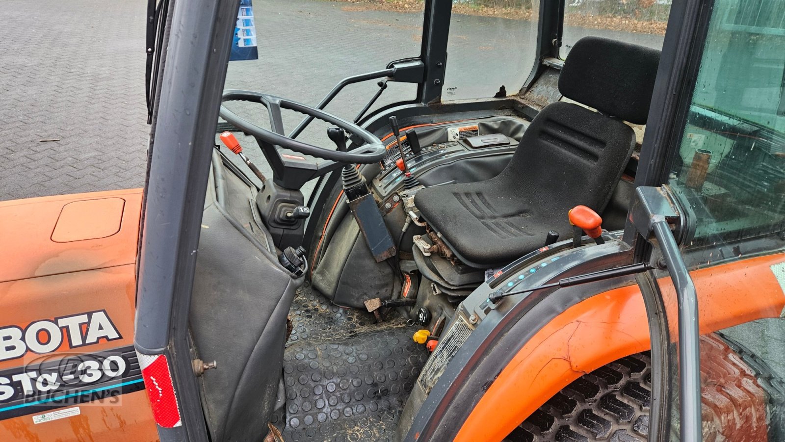 Kommunaltraktor des Typs Kubota STa-30, Gebrauchtmaschine in Olpe (Bild 16)