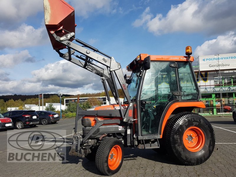 Kubota STV 32 Frontlader Kommunaltraktor - technikboerse.com