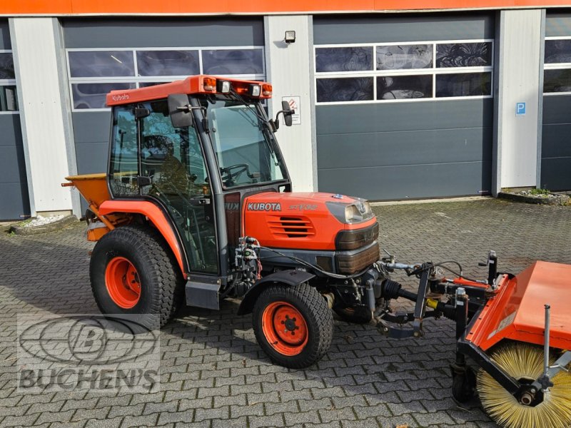 Kommunaltraktor Türe ait Kubota STV 32 Winterdienst, Gebrauchtmaschine içinde Olpe (resim 1)
