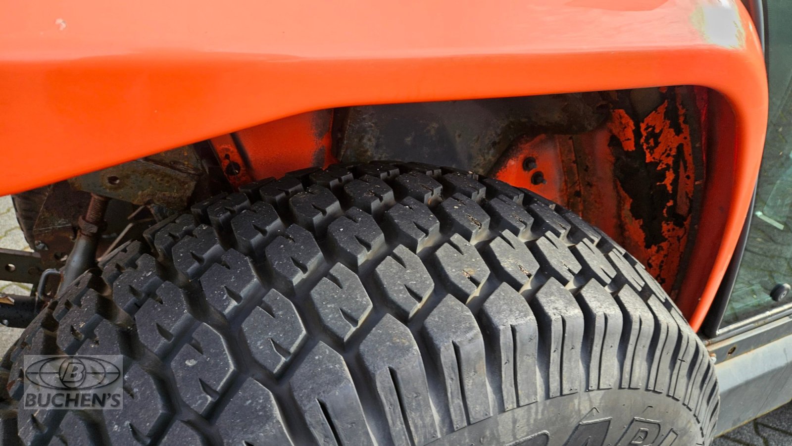 Kommunaltraktor des Typs Kubota STV 32 Winterdienst, Gebrauchtmaschine in Olpe (Bild 12)