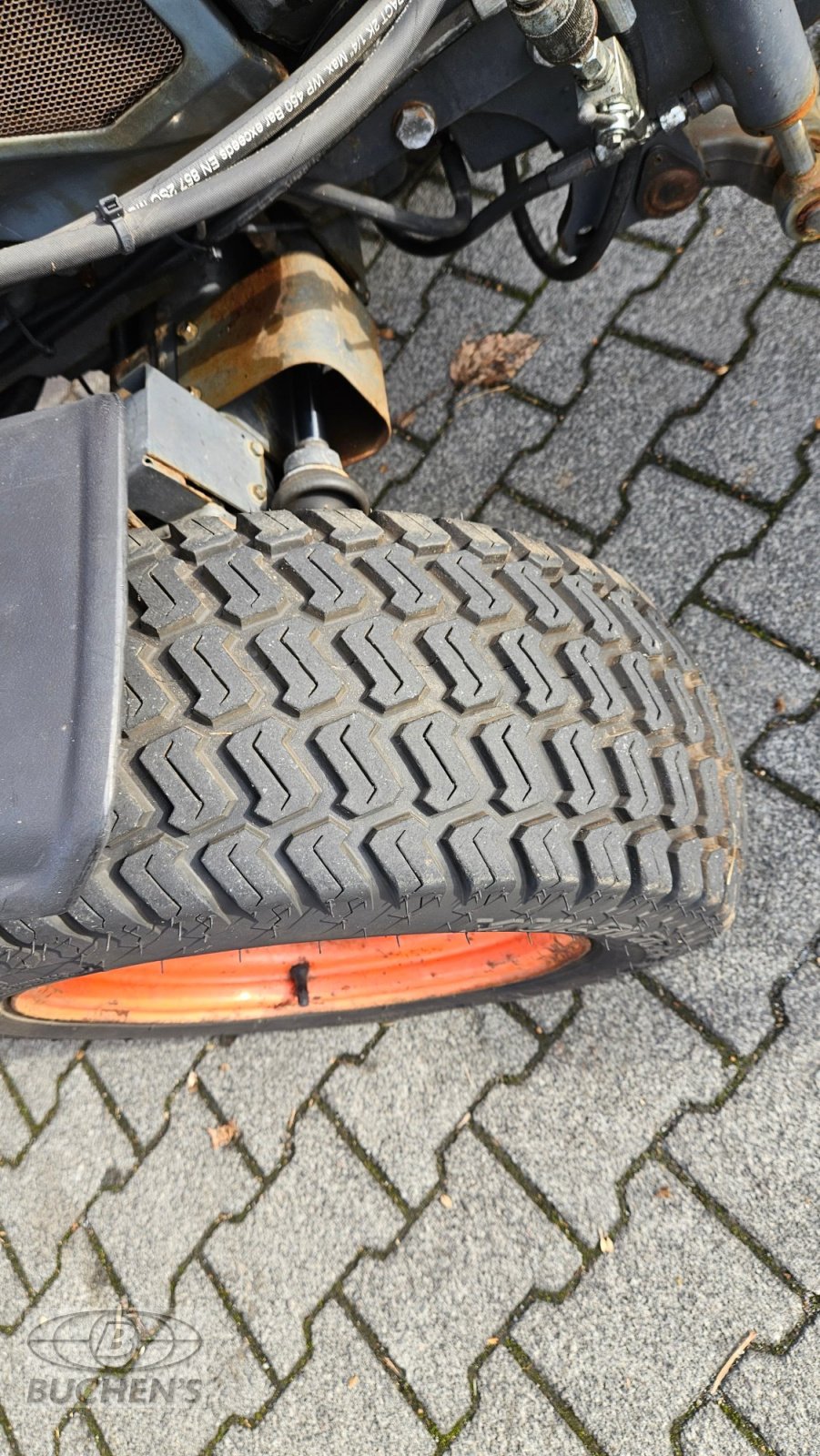 Kommunaltraktor des Typs Kubota STV 32 Winterdienst, Gebrauchtmaschine in Olpe (Bild 13)