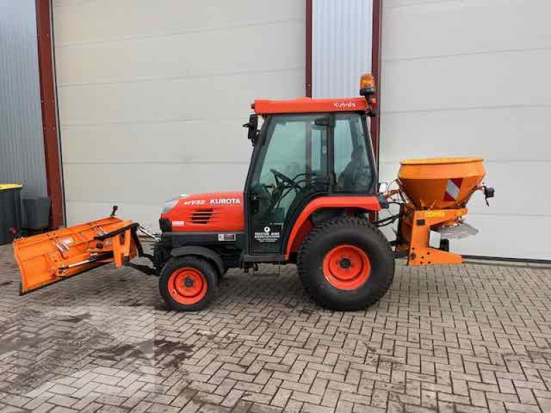 Kommunaltraktor des Typs Kubota STV 32, Gebrauchtmaschine in Südheide (Bild 1)