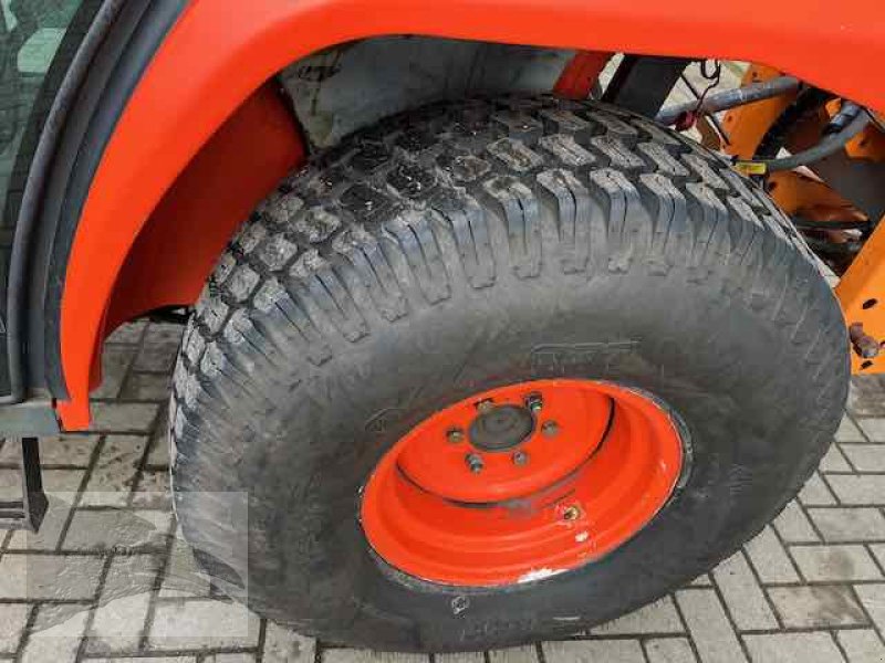 Kommunaltraktor des Typs Kubota STV 32, Gebrauchtmaschine in Südheide (Bild 8)