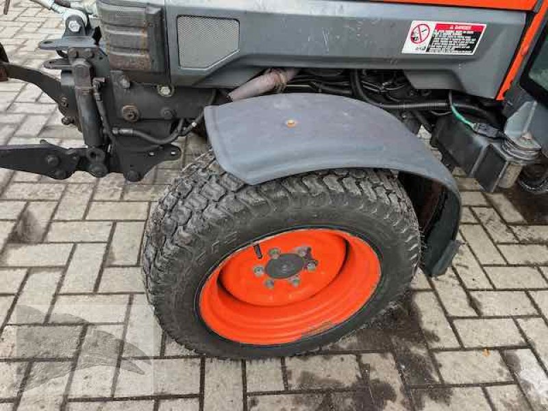 Kommunaltraktor des Typs Kubota STV 32, Gebrauchtmaschine in Südheide (Bild 13)
