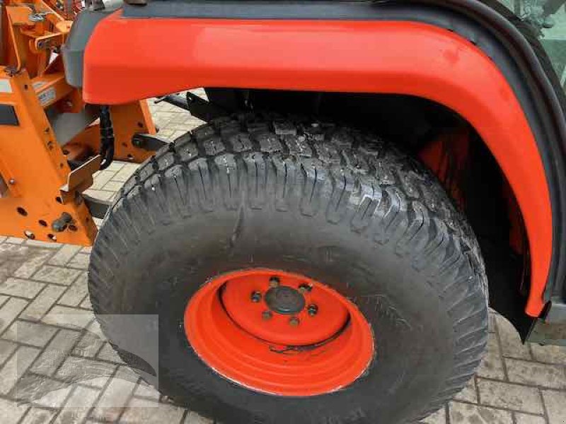 Kommunaltraktor des Typs Kubota STV 32, Gebrauchtmaschine in Südheide (Bild 19)