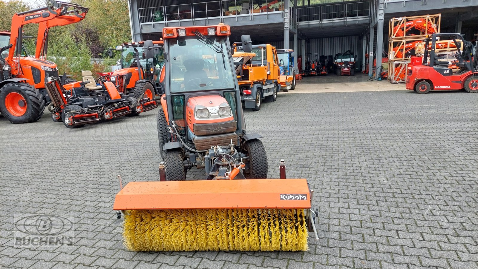 Kommunaltraktor des Typs Kubota STV32, Gebrauchtmaschine in Olpe (Bild 3)