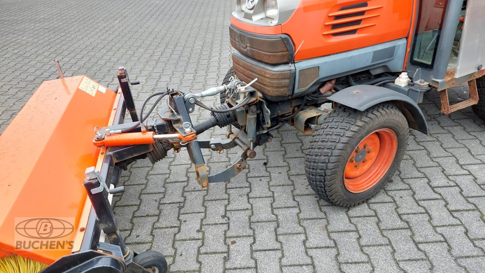 Kommunaltraktor des Typs Kubota STV32, Gebrauchtmaschine in Olpe (Bild 5)