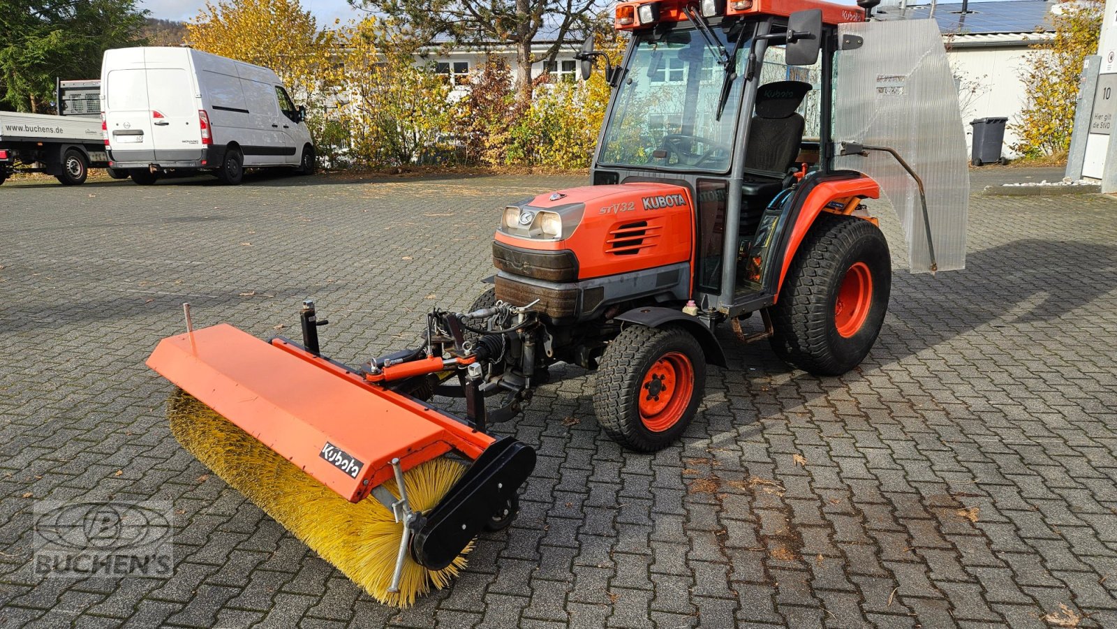 Kommunaltraktor des Typs Kubota STV32, Gebrauchtmaschine in Olpe (Bild 2)